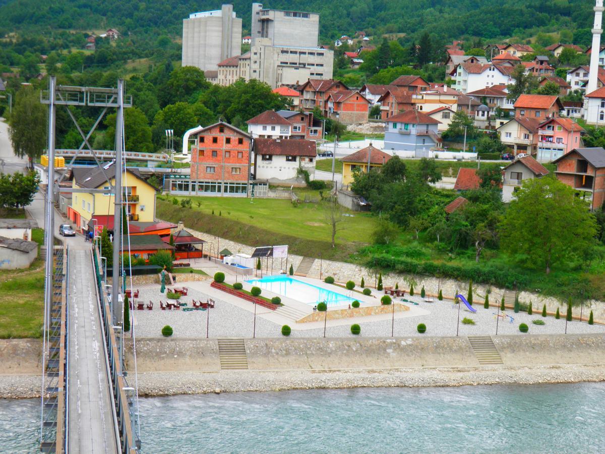 Pansion Basa Hotel Ustikolina Exterior foto