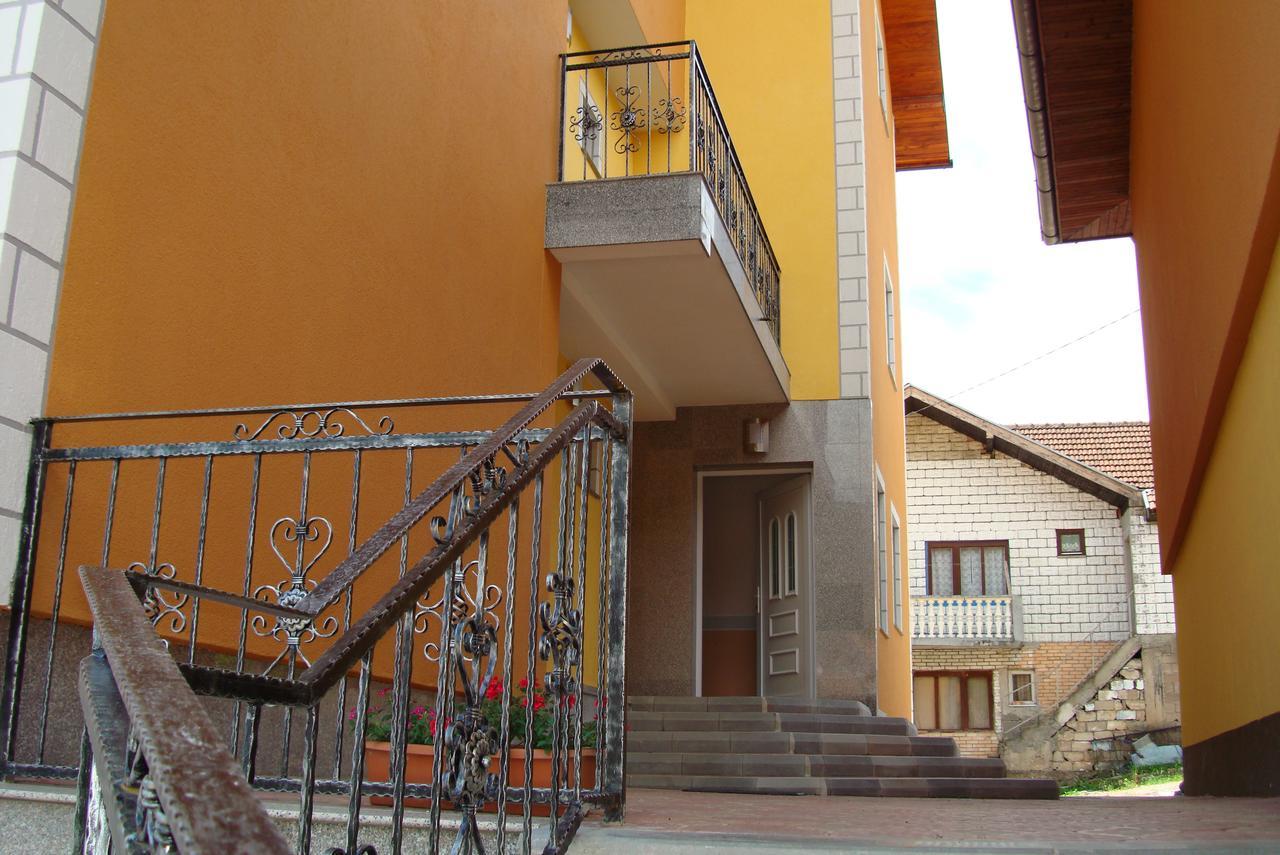 Pansion Basa Hotel Ustikolina Exterior foto