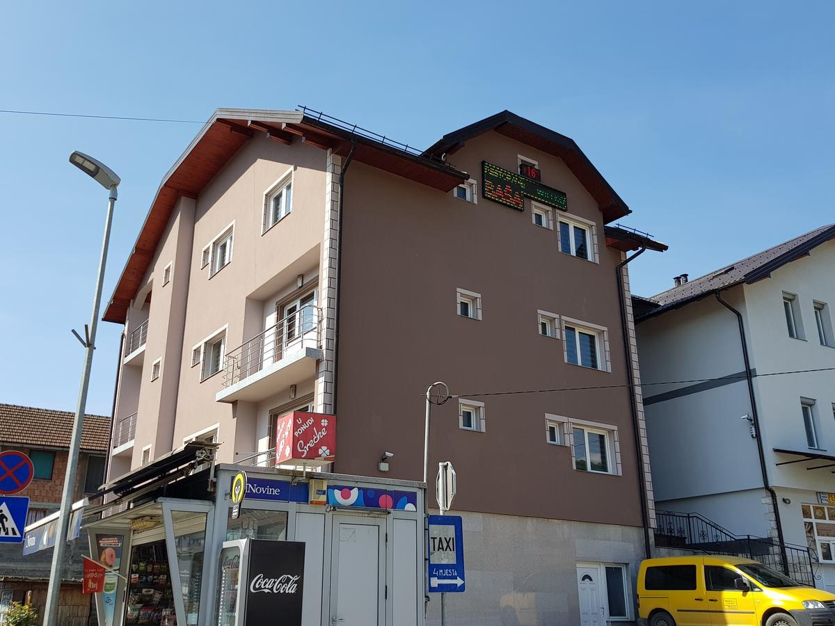 Pansion Basa Hotel Ustikolina Exterior foto